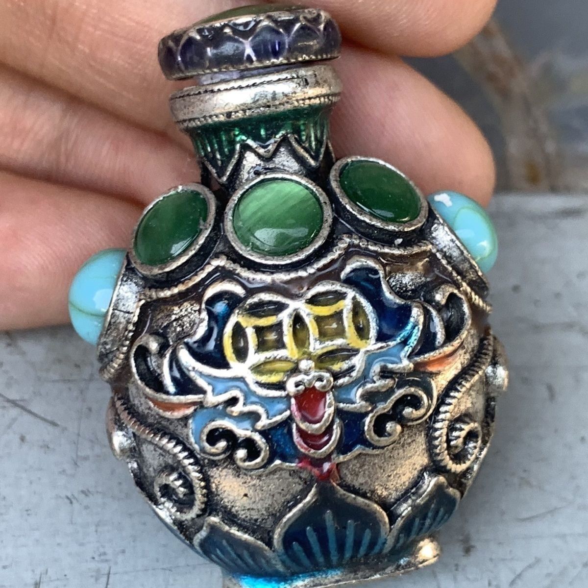 Vintage Cloisonne Bronze Snuff – Vintage Collectible Bottles Bewertung und Preis