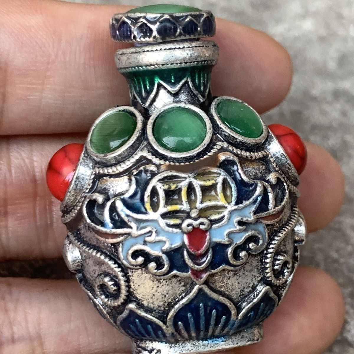 Vintage Cloisonne Bronze Snuff – Vintage Collectible Bottles Bewertung und Preis