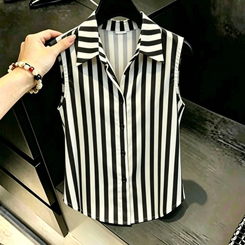 Sleeveless Striped Contrast Bu – Vintage Collectible Buttons Bewertung und Preis