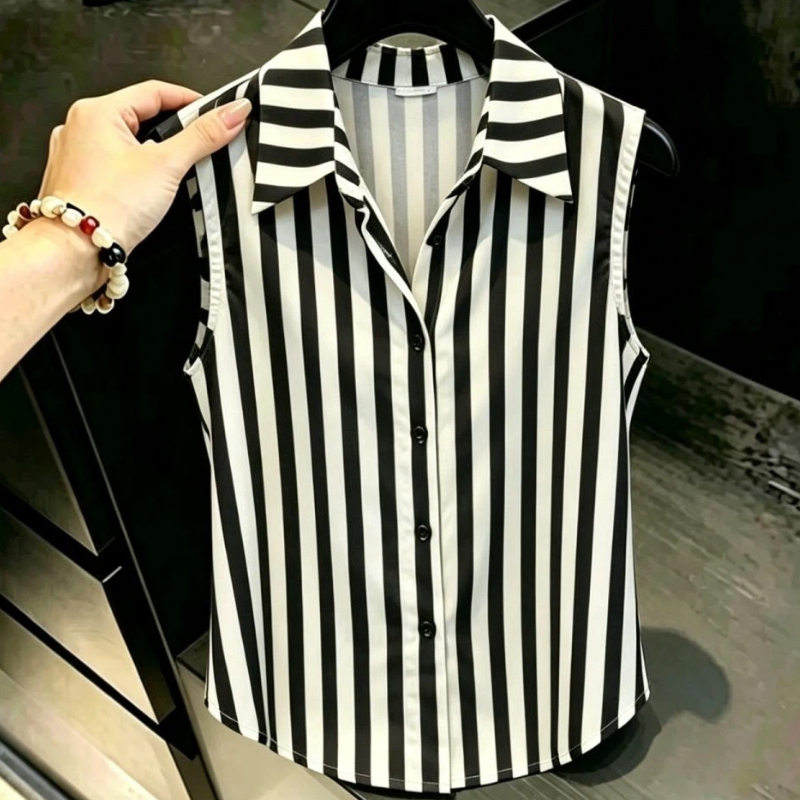 Sleeveless Striped Contrast Bu – Vintage Collectible Buttons Bewertung und Preis
